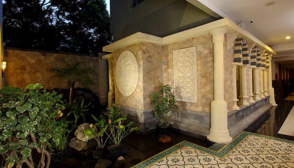 Aziza Syariah Hotel Solo By Horison Exterior foto